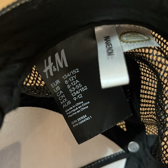 H&M Nintendo GameBoy Hat - Picture 6 of 6